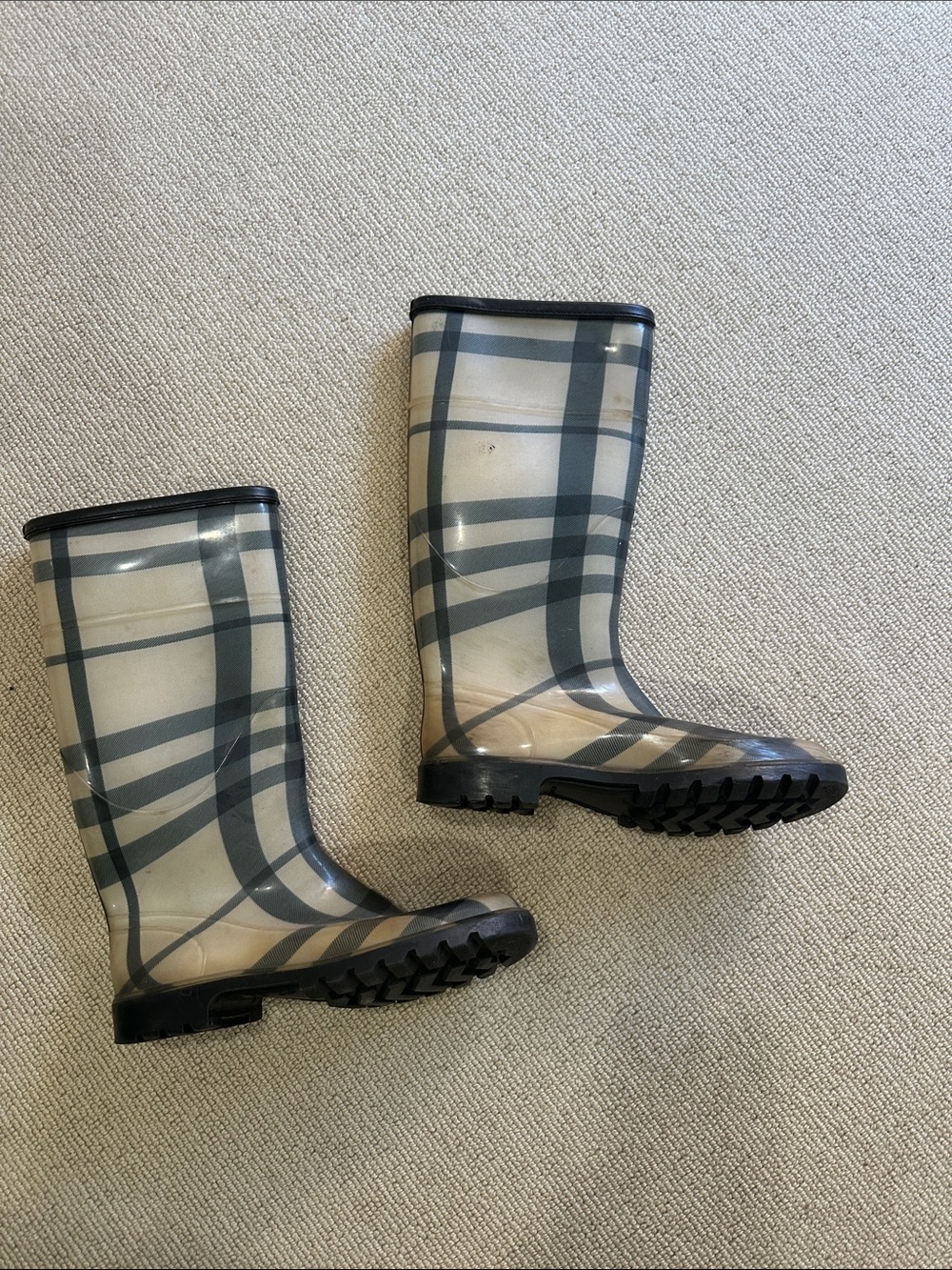 Burberry rain boots. Authentic sz 39 9